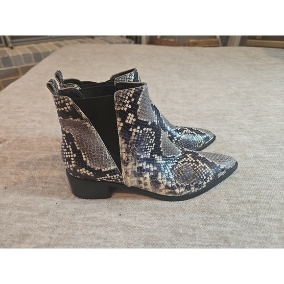 Marc Fisher LTD Snakeskin Textured Leather Yale Chelsea Boots Women's Size 7M - Picture 1 of 7